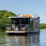 hausboot mit hund mecklenburgische seenplatte
