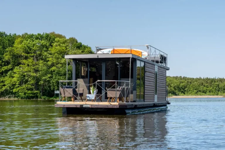hausboot mit hund mecklenburgische seenplatte
